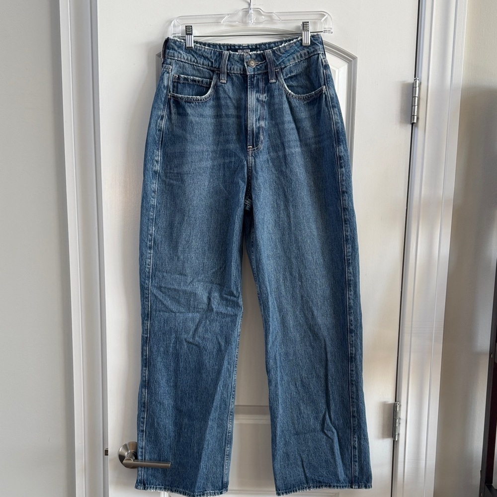 Hollister Straight-Leg Jeans in Medium Blue Denim